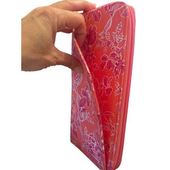 NWT Vera Bradley Floral Toile Travel Organizer Wallet ID Holder Hope Toile - Picture 6 of 8